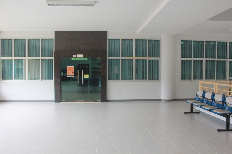 แล็ปท็อปกำลังเขียนโค้ด