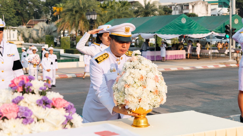 ภาพบรรยากาศพิธีวางพานพุ่ม 2