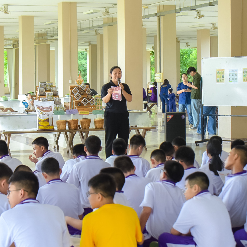 กิจกรรมเรียนรู้กระบวนการผลิตข้าว มทร.ล้านนา พิษณุโลก