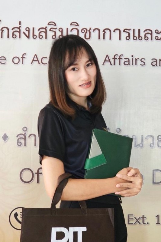 นางสาวภัทรมนต์ เมืองขวัญใจ