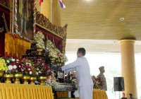 รูปภาพ : พิธีวางพานพุ่มวันระลึกพระบาทสมเด็จพระนั่งเกล้าเจ้าอยู่หัว และวันข้าราชการพลเรือน