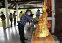 Image : คณะผู้บริหาร บุคลากร กองบริหารทรัพยากร มทร.ล้านนา ลำปาง สรงน้ำพระขอพร และรดน้ำดำหัวสิ่งศักดิ์สิทธิ์ประจำมหาวิทยาลัย 