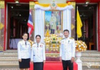 รูปภาพ : พิธีเวียนเทียนสมโภชน้ำพระพุทธมนต์ศักดิ์สิทธิ์ เฉลิมพระเกียรติพระบาทสมเด็จพระเจ้าอยู่หัว เนื่องในโอกาสพระราชพิธีมหามงคลเฉลิมพระชนมพรรษา 6 รอบ