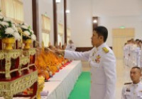 รูปภาพ : พิธีทำบุญตักบาตรถวายพระราชกุศลและพิธีวางพานพุ่มเนื่องในวันคล้ายวันพระบรมราชสมภพ รัชกาลที่ 9 ประจำปี 2567