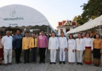 รูปภาพ : คณะผู้บริหาร มทร.ล้านนา ลำปาง ร่วมงานประเพณีสักการะ พระพุทธนิรโรคันตรายชัยวัฒน์จตุรทิศ (หลวงพ่อดำ) และเปิดตัวโฮงเฮียนภูมิผญ๋าละกอน