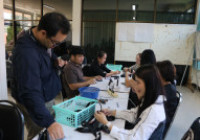 รูปภาพ : มทร.ล้านนา ลำปาง รวมพลังจิตอาสา ประดิษฐ์โบว์ริบบิ้นสีดำถวายความอาลัย 28ตค68