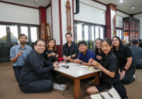 รูปภาพ : ARIT รวมใจประดิษฐ์ริบบิ้นดำ  น้อมถวามความอาลัย ''สมเด็จพระพันปีหลวง ''