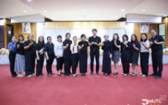 มทร.ล้านนา ตาก รวมพลังแห่งความจงรักภักดี ร่วมประดิษฐ์ริบบิ้นไว้อาลัย เพื่อถวายความอาลัยแด่สมเด็จพระพันปีหลวง