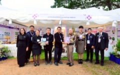 ศูนย์ประสานงาน อพ.สธ. มหาวิทยาลัยเทคโนโลยีราชมงคลล้านนา หน่วยงานสนองพระราชดำริ เฝ้าทูลละอองพระบาท และร่วมจัดนิทรรศการ ทรัพยากรไทย หวนดูทรัพย์สิ่งสินตน ณ มหาวิทยาลัยแม่โจ้