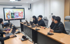 งานบริหารและผลิตสื่อฯ กองประชาสัมพันธ์ มทร.ล้านนา จัดกิจกรรมถ่ายทอดความรู้ “การแต่งภาพบุคคลเพื่องานประชาสัมพันธ์” เสริมทักษะการใช้ AI และเทคนิคดิจิทัล หนุนระบบนิเวศการบริหารสู่ความยั่งยืน