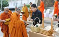 มทร.ล้านนา จัดพิธีทำบุญตักบาตร ส่งท้ายปีเก่า ต้อนรับปีใหม่ 2569 เสริมสิริมงคลและความสามัคคีในองค์กร