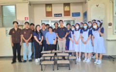 เปลี่ยนห้องเรียนเป็นงานจิตอาสา  นศ.มทร.ล้านนา ฝึกทักษะวิศวกรรมสร้างบันไดช่วยผู้ป่วย มอบ รพ.ดอยสะเก็ด