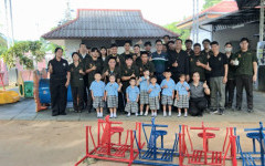 นักศึกษาเตรียมวิศวะ มทร.ล้านนา  จิตอาสาตรวจซ่อมเครื่องเล่นเด็ก ศูนย์พัฒนาเด็กเล็กลวงเหนือ