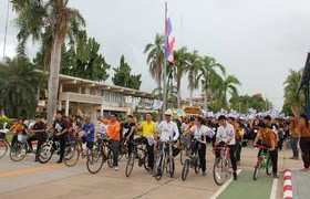 รูปภาพ : ราชมงคลล้านนา พิษณุโลก พร้อมใจชวนกันไปออกเสียงประชามติ