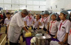 รูปภาพ : คลินิกเทคโนโลยี จับมือกับสาขาวิทยาศาสตร์ มทร.ล้านนา ลำปาง ร่วมจัดนิทรรศการคาราวานวิทยาศาสตร์ 2560 ส่งเสริมการเรียนรู้แก่เยาวชน