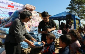 รูปภาพ : ชมรมสื่อสร้างสรรค์ มทร.ล้านนา ลำปาง  ร่วมกับภาคีเครือข่าย จัดโครงการบริจาคสิ่งของต้านภัยหนาว บำเพ็ญประโยชน์เพื่อสังคม