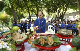 รูปภาพ : พิธีดำหัวพ่อปู่พระภูมิเทพนครราช เนื่องในเทศกาลปี๋ใหม่เมือง ประจำปี 2560