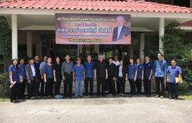 รูปภาพ : ศาสตราจารย์พงษ์ศักดิ์ อังกสิทธิ์ ผู้ทรงคุณวุฒิที่มีความเชี่ยวชาญด้านการเกษตร เข้าเยี่ยมชมกิจการงานฟาร์ม