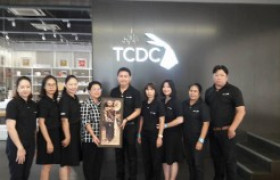 รูปภาพ : ห้องสมุด มทร.ล้านนา ศึกษาดูงานห้องสมุดศูนย์สร้างสรรค์ (TCDC)