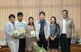 รูปภาพ : มทร.ล้านนา ลำปาง ร่วมต้อนรับทีมงานสมาพันธ์เอสเอ็มอี จังหวัดพิษณุโลก ในโอกาสหารือการใช้ประโยชน์จากสับปะรดทั้งระบบ