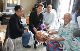 รูปภาพ : รองอธิการบดี มทร.ล้านนา ลำปาง นำผู้บริหารสวัสดีปีใหม่ปูชนียบุคคลด้านสื่อสารมวลชน และสื่อมวลชนทุกแขนง