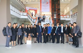 Image : The executive and official staff of RMUTL participated seminar the knowledge management for driving Thailand 4.0 at RMUTI, Nakhon Ratchasima.