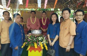 รูปภาพ : มทร.ล้านนา ลำปาง ร่วมประเพณีรดน้ำดำหัวพ่อเมืองลำปาง และ อดีต รมต.ช่วยว่าการกระทรวงศึกษาธิการ เนื่องในเทศกาลวันสงกรานต์