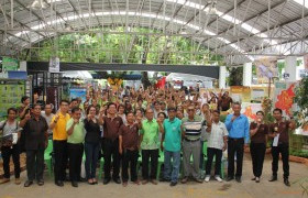 รูปภาพ : มทร.ล้านนา พิษณุโลก จัดการเสวนา ให้ความรู้เรื่อง “การผลิตมะม่วงน้ำดอกไม้เพื่อการส่งออก  โอกาสและความพร้อม”  