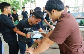 รูปภาพ : ภาพบรรยากาศการเรียนการสอนปรับพื้น ครั้งที่ 1 โครงการบูรณาการการเรียนรู้กับการทำงานในรูปแบบโรงเรียนในโรงงาน 