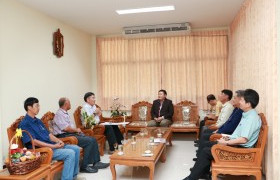 รูปภาพ : มทร.ล้านนา ลำปาง ร่วมต้อนรับผู้บริหารสโมสรโรตารีลำปางในโอกาสหารือถ่ายทอดเทคโนโลยีการทำปุ๋ยอินทรีย์จากเครื่องบดอัดสิ่งเหลือใช้ทางการเกษตร