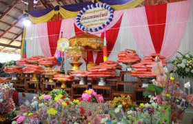 รูปภาพ : มหาวิทยาลัยเทคโนโลยีราชมงคลล้านนา  สืบสาน รักษาคุณค่าของประเพณีการทอดกฐิน ประจำปี 2561