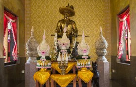 รูปภาพ : พิธีบวงสรวงดวงพระวิญญาณสมเด็จพระเจ้าตากสินมหาราช เนื่องในวันตากสินมหาราช