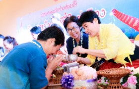 รูปภาพ : มทร.ล้านนา ลำปาง จัดงานรดน้ำดำหัวอาจารย์อาวุโส สืบสานประเพณีปีใหม่เมือง 62