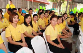 รูปภาพ : บุคลากร มทร.ล้านนา ลำปาง ร่วมพิธีเจริญพระพุทธมนต์และทำบุญตักบาตร ถวายเป็นพระราชกุศล แด่สมเด็จพระเจ้าอยู่หัว เนื่องในโอกาสมหามงคล พระราชพิธีบรมราชาภิเษก พุทธศักราช 2562