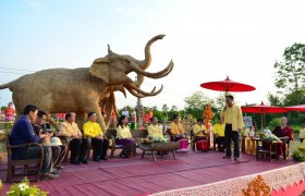 รูปภาพ : ประติมากรรมหุ่นฟางร่วมสมัยชุมชนนวัตวิถี