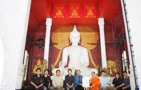 รูปภาพ : กลุ่มวิชาศิลปะไทยฯ ถวายภาพลายคำ พระพุทธเจ้า 28 พระองค์ โพธิพฤกษ์แห่งการตรัสรู้ วัดผาลาด