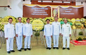 รูปภาพ : มทร.ล้านนา ลำปาง ร่วมพิธีวางพวงมาลาและพิธีถวายบังคม เนื่องในวันคล้ายวันสวรรคต ในหลวงรัชกาลที่ 9