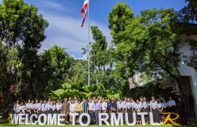 รูปภาพ : คณะศิลปกรรมและสถาปัตยกรรมศาสตร์นำนักศึกษาจาก Guangxi Normal University เข้าพบอธิการ 