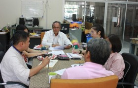 รูปภาพ : บุคลากรศูนย์วัฒนธรรมศึกษา ดำเนินการประชุม ร่วมกับ รองอธิการบดีฝ่ายกิจการพิเศษ เพื่อพิจารณารายละเอียดโครงการประจำปีงบประมาณ 2563