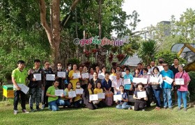 รูปภาพ : อาจารย์สาขาอุตสาหกรรมเกษตร มทร.ล้านนา ลำปาง เป็นวิทยากรอบรมทำผลิตภัณฑ์จากผึ้ง