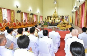 รูปภาพ : พิธีเจริญพระพุทธมนต์สมโภชหลวงพ่อแสนทอง และพิธีเจริญพระพุทธมนต์เฉลิมพระเกียรติและถวายพระพรชัยมงคลแด่พระบาทสมเด็จพระเจ้าอยู่หัว