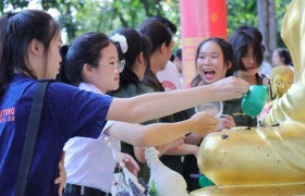 รูปภาพ : มทร.ล้านนา เชียงราย จัดพิธีทรงน้ำพระเจ้าทันใจ เพื่อเสริมสิริมงคลให้กับนักศึกษาใหม่ ปีการศึกษา 2563