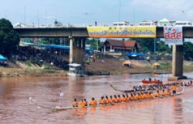 รูปภาพ : ทีมเรือแม่ป้อมราชมงคล้านนา น่าน ได้รับรางวัลชนะเลิศประเภท 40 ฝีพาย