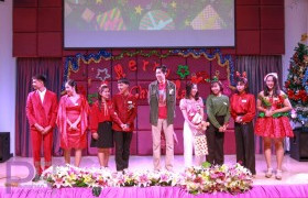 รูปภาพ : ศูนย์ภาษา สาขาศิลปศาสตร์ คณะบริหารธุรกิจและศิลปศาสตร์ จัดงาน วันคริสต์มาส Christmas Day 2020 เพื่อให้นักศึกษาได้เรียนรู้วัฒนธรรมตะวันตก และเรียนรู้คำศัพท์เกี่ยวกับเทศกาลคริสต์มาส