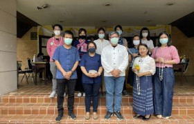 รูปภาพ : บุคลากรวิทยาลัยฯ ร่วมพิธีสรงน้ำพระพุทธสิหิงค์และสักการะพระศรีศากยมุนี เนื่องในวันสงกรานต์ ประจำปี 2564