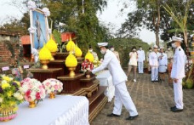 รูปภาพ : มทร.ล้านนา ตาก ร่วมพิธีวางพานพุ่มเนื่องในวันพ่อขุนรามคำแหงมหาราช ประจำปี 2564