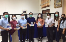 รูปภาพ : งานกิจการนักศึกษา กองการศึกษา มทร.ล้านนา เชียงราย มอบเครื่องวัดอุณหภูมิแบบขาตั้ง และหน้ากากอนามัย ให้กับส่วนงานต่างๆภายใน มทร.ล้านนา เชียงราย