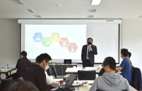 รูปภาพ : รก.อธิการบดี มทร.ล้านนา เปิดกิจกรรม Design Thinking ชวนประชาคมราชมงคลล้านนา ร่วมกันพลิกโฉมมหาวิทยาลัยเชื่อมโยงอุตสาหกรรม ตอบโจทย์การพัฒนาประเทศ 