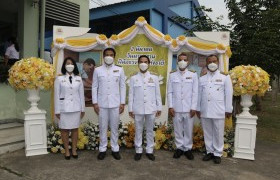 รูปภาพ : มทร.ล้านนา ร่วมพิธีเทิดพระเกียรติ น้อมรำลึกในพระมหากรุณาธิคุณพระบาทสมเด็จพระบรมชนกาธิเบศร  มหาภูมิพลอดุลยเดชมหาราช บรมนาถบพิตรพระบิดาแห่งมาตรฐานการช่างไทย