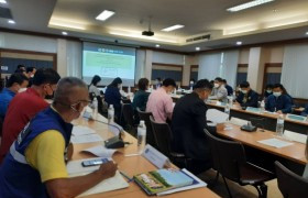 รูปภาพ : มทร.ล้านนา เชียงราย เข้าร่วมการประชุมคณะทำงานขับเคลื่อนการขจัดความยากจนและพัฒนาคนทุกช่วงวัยอย่างยั่งยื่นตามหลักปรัชญาของเศรษฐกิจพอเพียง จังหวัดเชียงราย